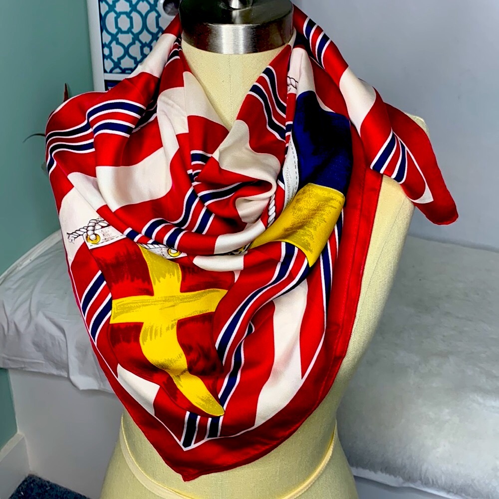 Vintage Rare find Ralph Lauren scarf 🧣in excellent preowned condition 💯% Silk.